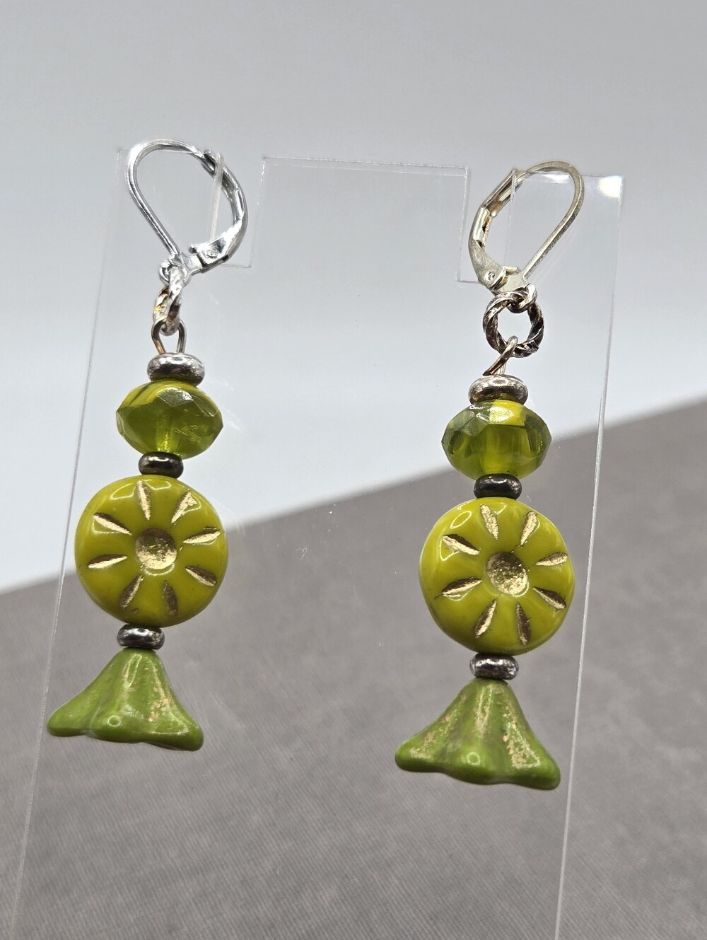 VTG Chartreuse Green Mod Chandelier Earrings Tulip Beads Dangle Silver/gold-tone